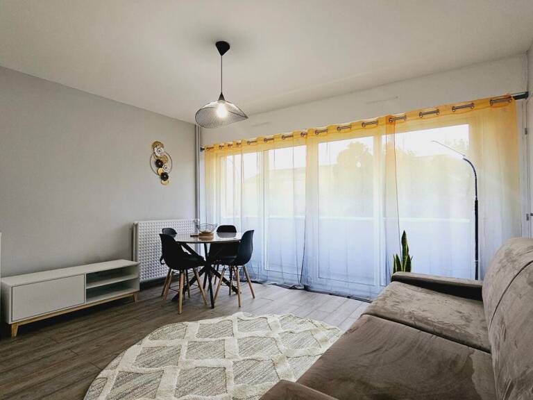 BOURGES APPARTEMENT 32.3 M² RENOVÉ ET MEUBLÉ BALCON — photo 1