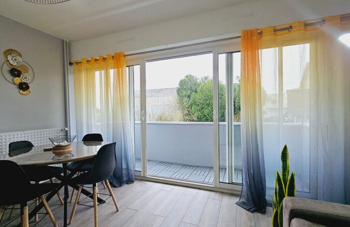 BOURGES APPARTEMENT 32.3 M² RENOVÉ ET MEUBLÉ BALCON — photo 3