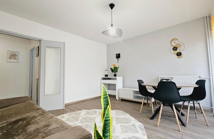 BOURGES APPARTEMENT 32.3 M² RENOVÉ ET MEUBLÉ BALCON — photo 4