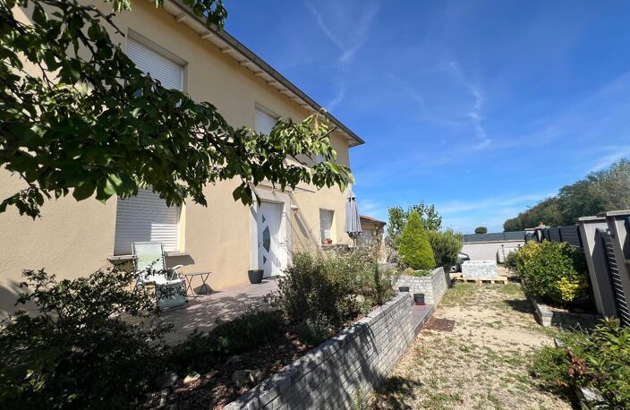 Vente maison 9 pièces 187 m² Saint-Bonnet-de-Mure (69720) — photo 2
