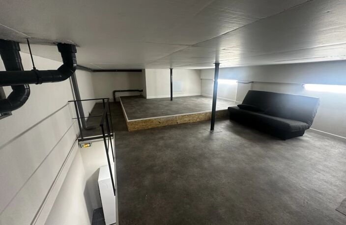 local 53 m2 rdc plus 47m2 en mezzanine. 100m2 utile  plus parking. — photo 4