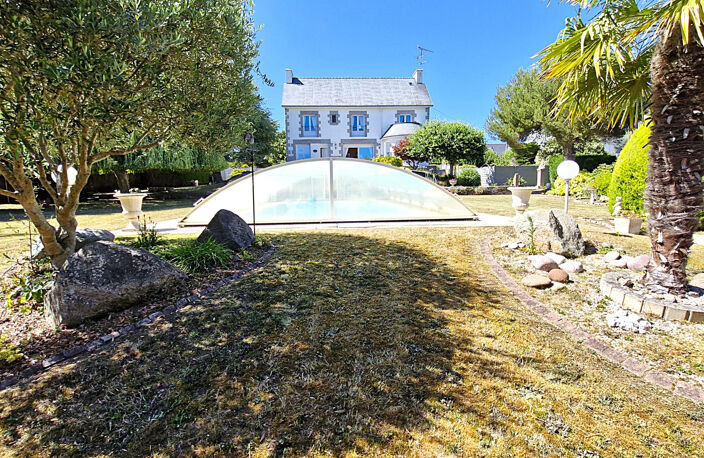 Propriété d'architecte de caractère   Parc paysager, piscine — photo 3