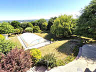 Propriété d'architecte de caractère   Parc paysager, piscine — photo 4