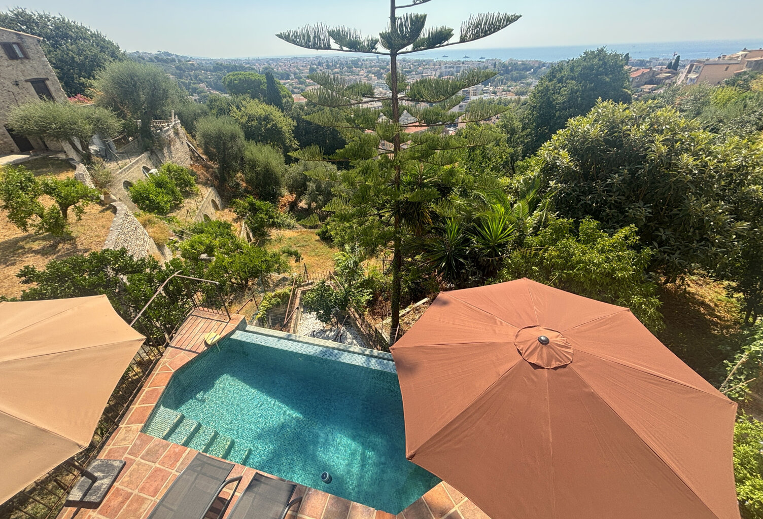 HAUT DE CAGNES maison de charme avec piscine, terrasses vue — photo 1