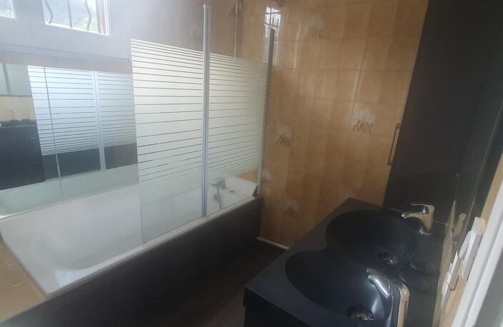 Location appartement 3 pièces 75 m² à Seyssinet-Pariset (38170) — photo 2