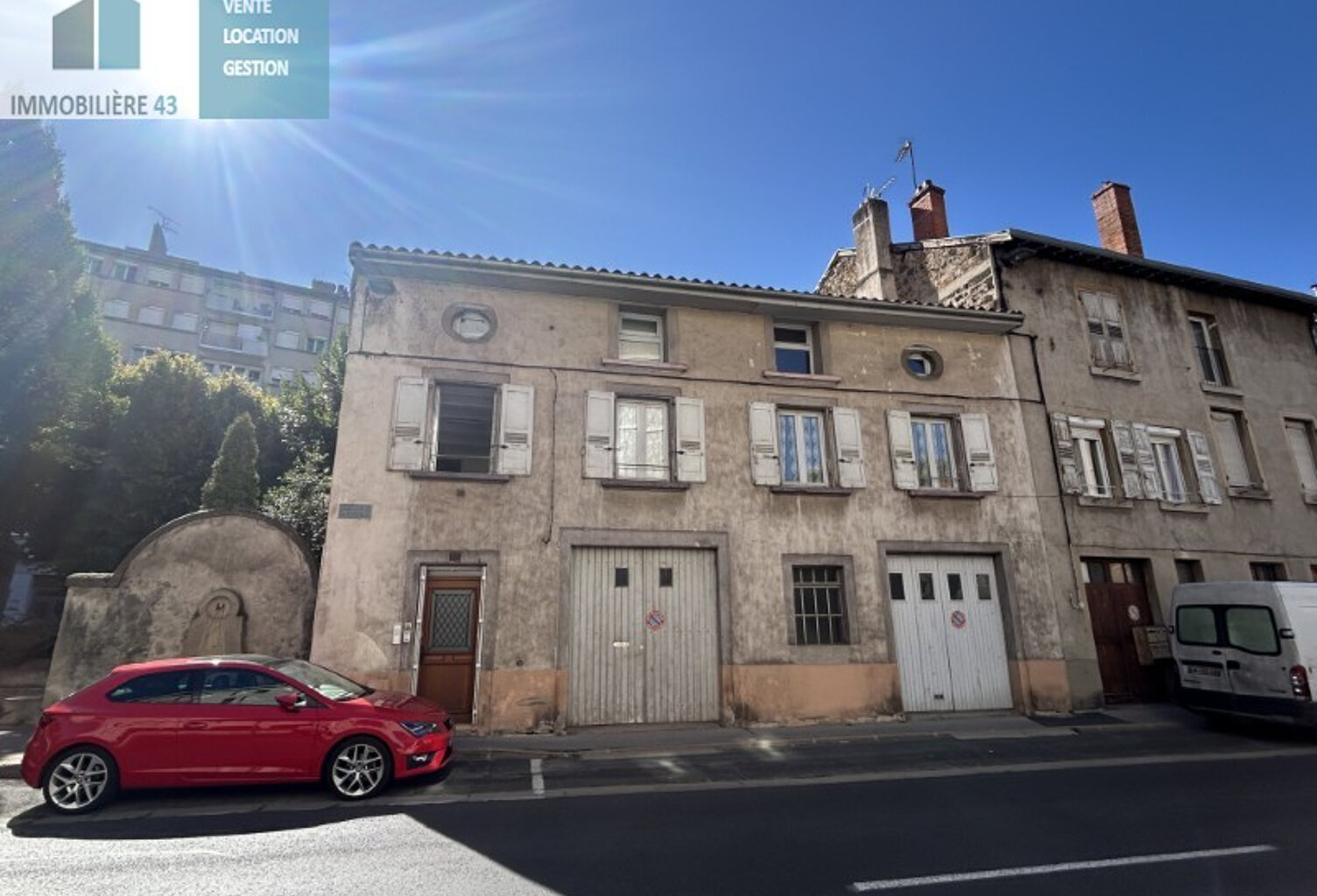 Ensemble immobilier 180 m2 + 2 garages LE PUY — photo 1