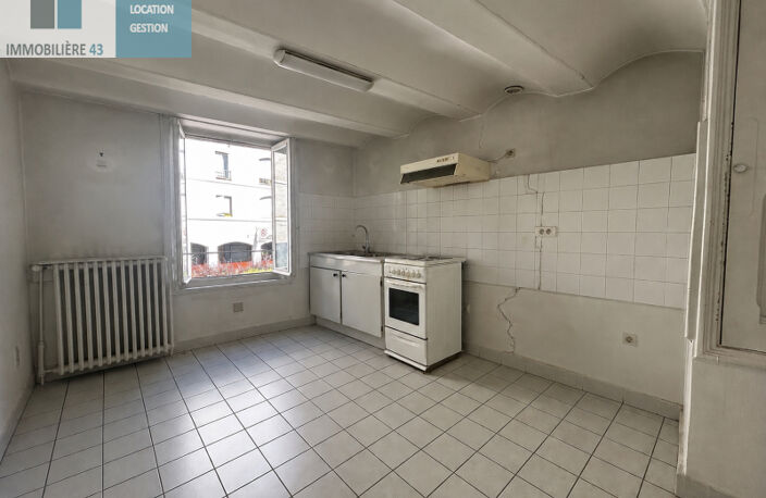 Ensemble immobilier 180 m2 + 2 garages LE PUY — photo 2