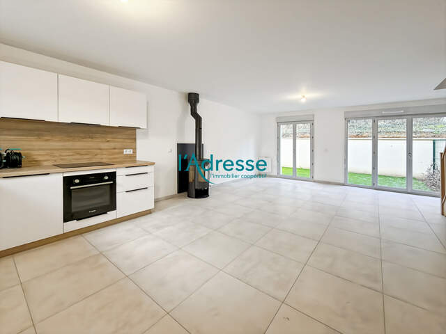 Maison de ville neuve Oinville sur montcient — photo du bien