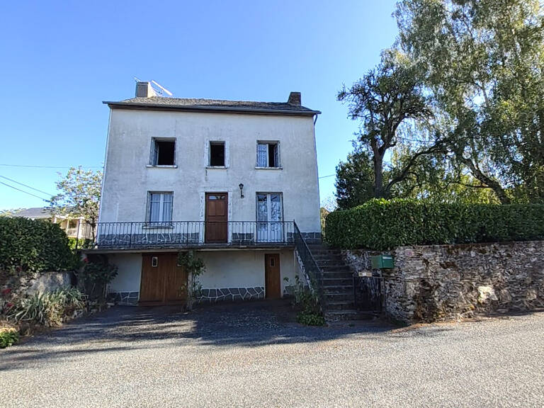 Maison en pierres avec grange et terrain arboré — photo 1
