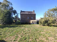 Maison en pierres avec grange et terrain arboré — photo 2