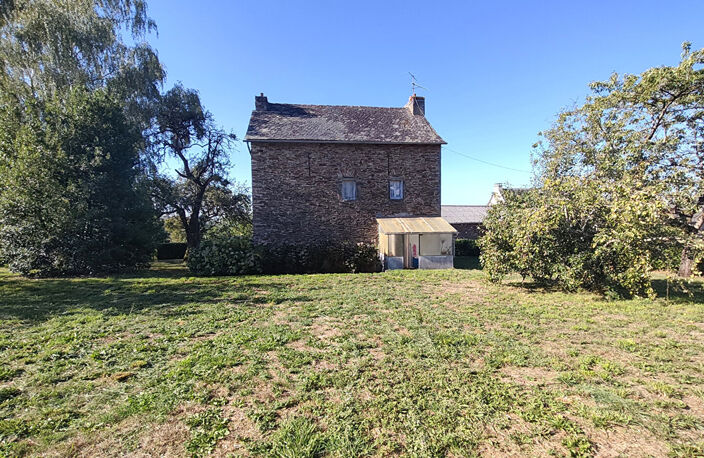 Maison en pierres avec grange et terrain arboré — photo 2