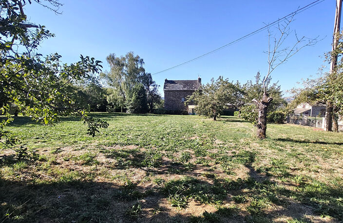 Maison en pierres avec grange et terrain arboré — photo 3