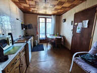 Maison en pierres avec grange et terrain arboré — photo 4