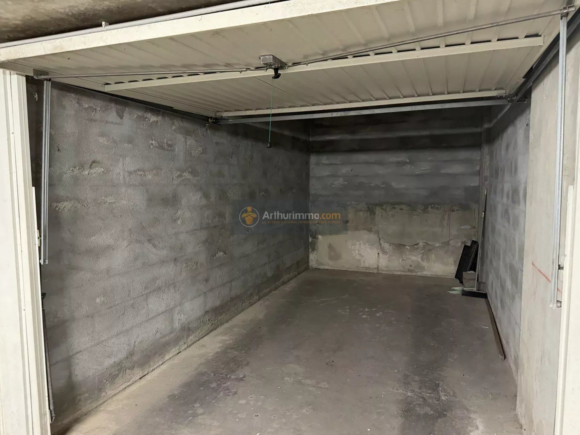 Location Garage à Fréjus · 120 €/mois