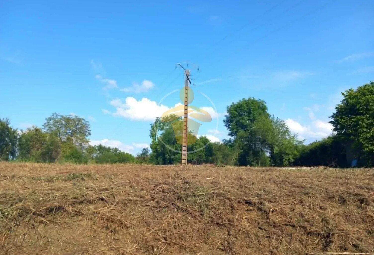 Terrain constructible non viabilisé 2055m² — photo 1