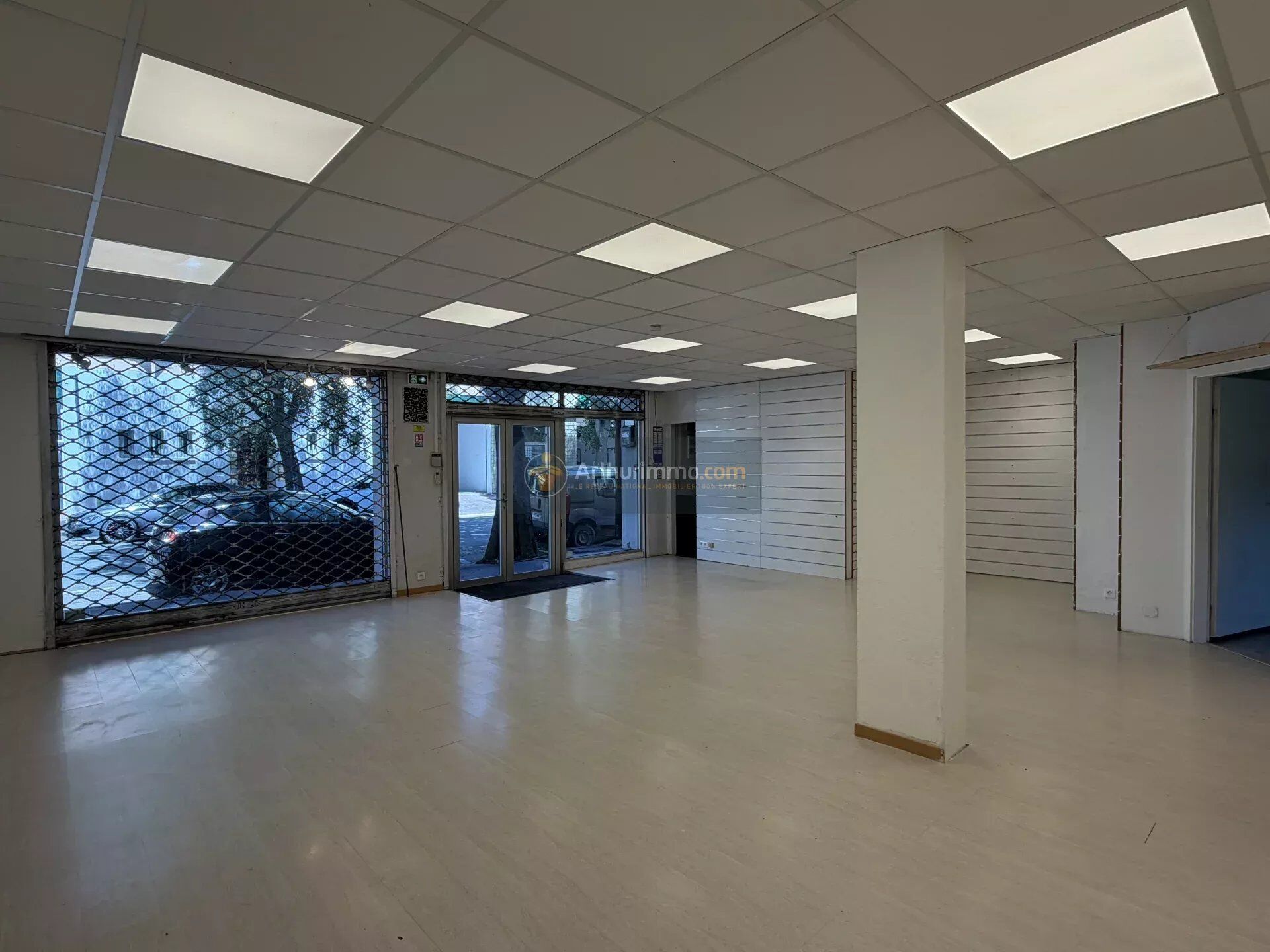 Local commercial 2 pièces · à Fréjus · 870 €/mois