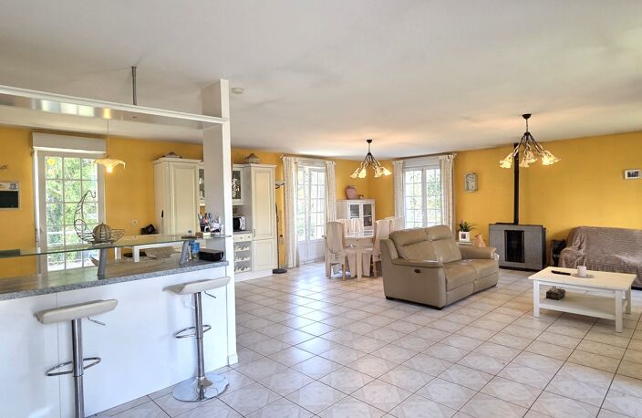 Vente Maison/villa 8 pièces — photo 2