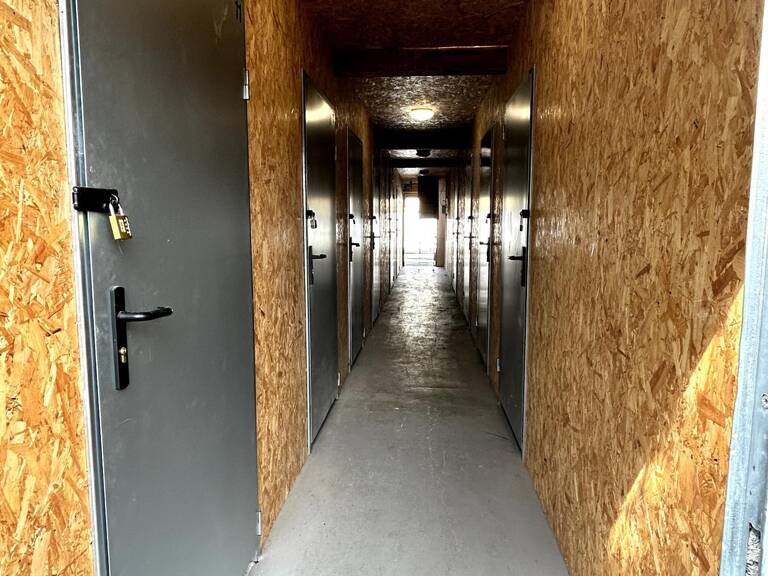 Local de 11 box avec une rentabilité interéssante — photo 1