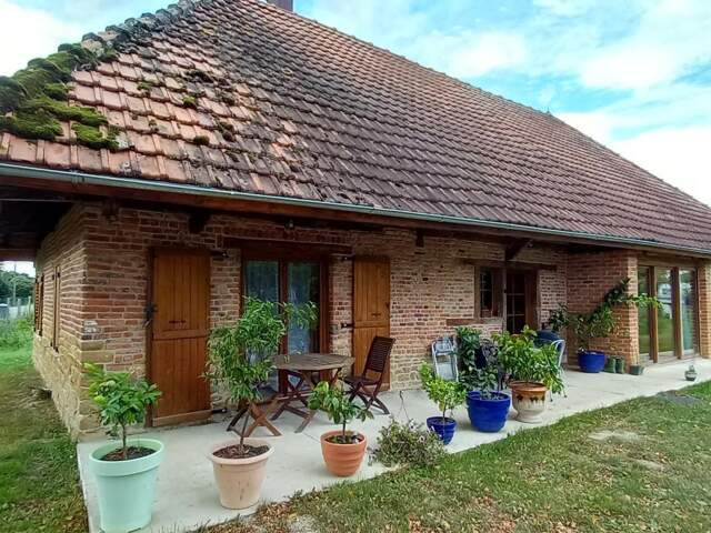 JOLIE Maison à colombage renovée à Pleure (Jura), à 15 min de Dole — photo du bien