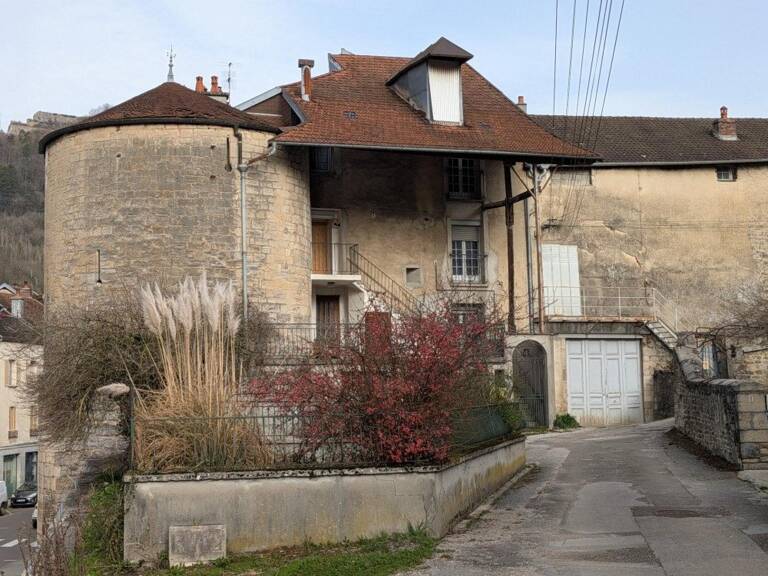 Immeuble de caractère à rénover, 6 appartements et une tour médiéval au coeur historique de Salins-les-Bains — photo 1