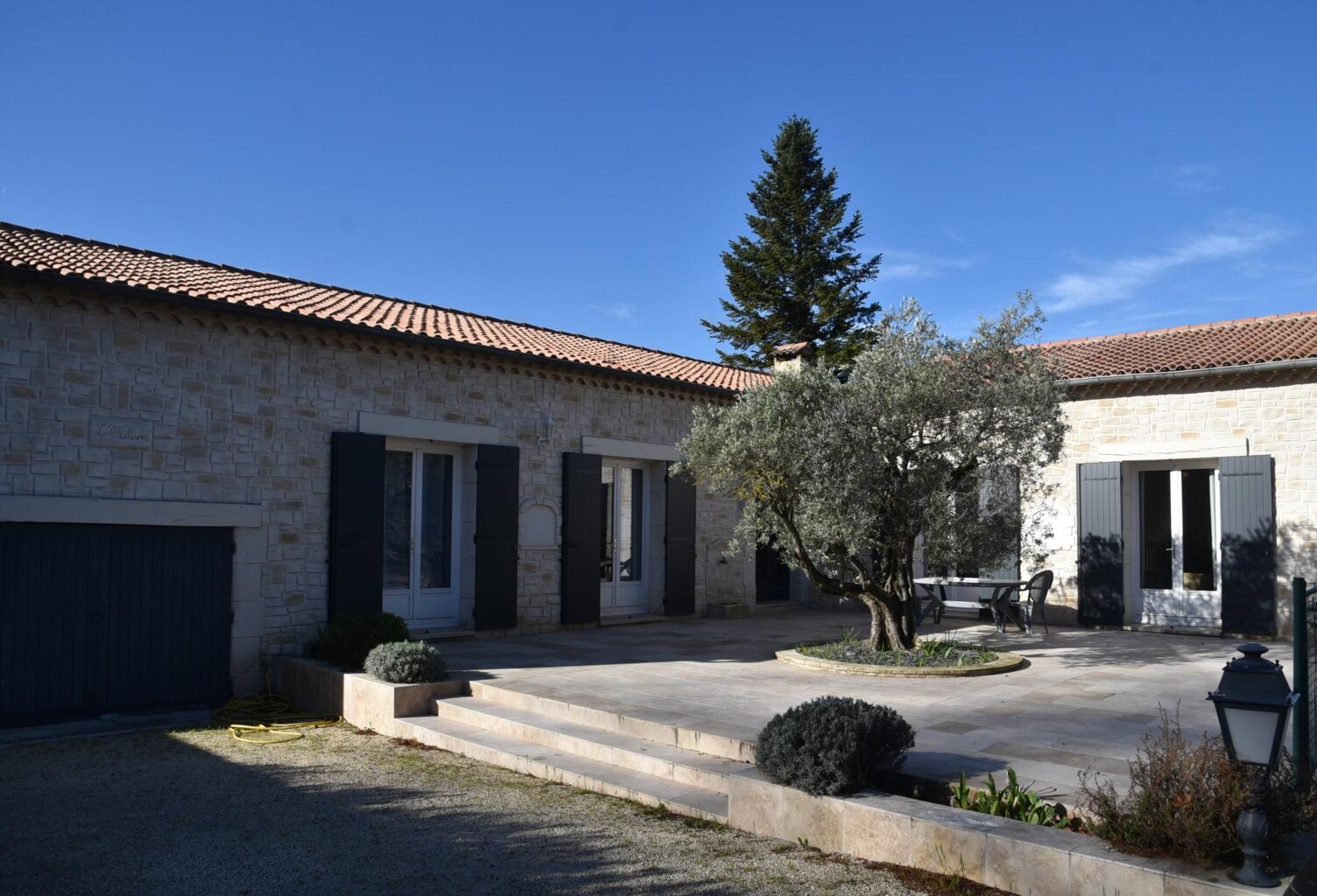 Villa de plain pied avec 5 chambres et une piscine sans vis à vis et au calme. — photo 1