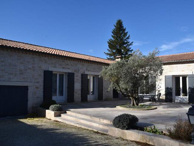 Villa de plain pied avec 5 chambres et une piscine sans vis à vis et au calme. — photo du bien