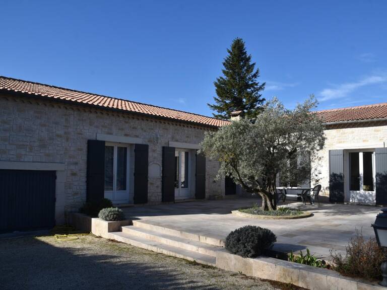 Villa de plain pied avec 5 chambres et une piscine sans vis à vis et au calme. — photo 1