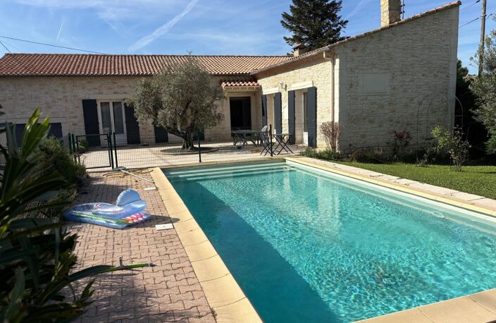 Villa de plain pied avec 5 chambres et une piscine sans vis à vis et au calme. — photo 2