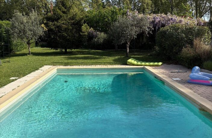 Villa de plain pied avec 5 chambres et une piscine sans vis à vis et au calme. — photo 4