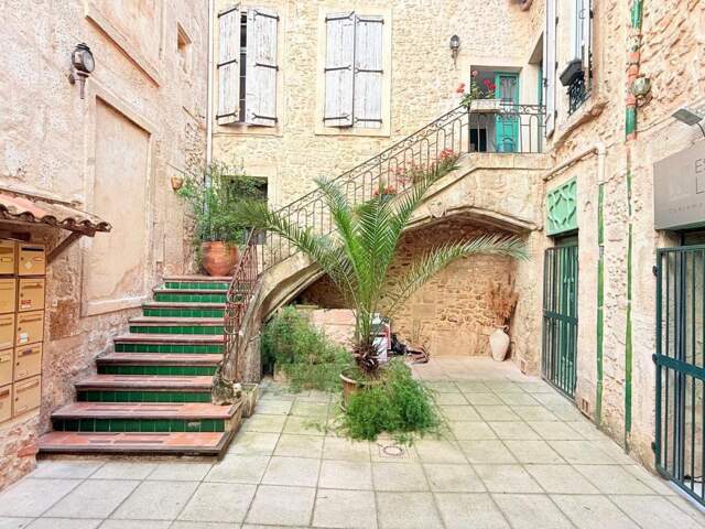 Appartement de caractère avec terrasse  Centre historique de Béziers  Vendu meublé — photo du bien
