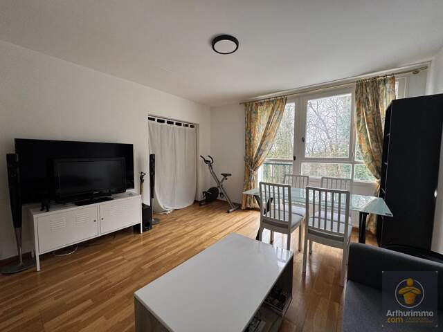 Appartement 4 pièces proche commodités — photo du bien