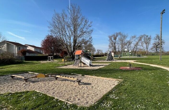 Vente terrain  443 m² Bourgoin-Jallieu (38300) — photo 3