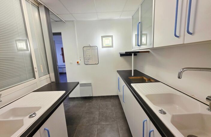 Centre ville, 60 m2 modulables, parking et cave — photo 4