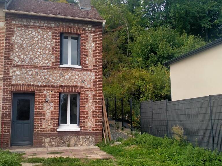 Située dans la charmante commune de Freneuse (76410), — photo 1