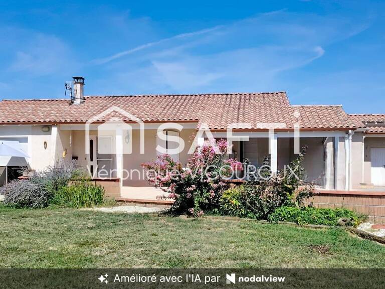 Belle villa lumineuse de plain pied dans quartier residentiel, sur grand terrain — photo 1