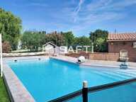 Belle villa lumineuse de plain pied dans quartier residentiel, sur grand terrain — photo 4