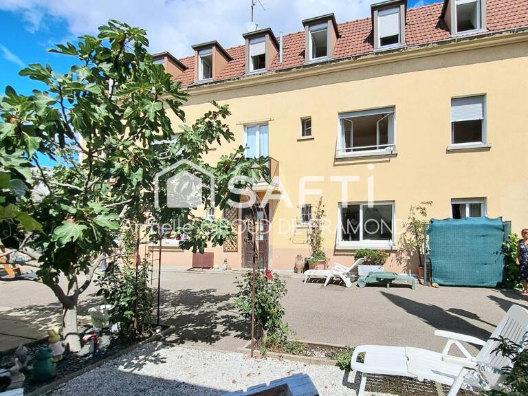 COUP DE CUR  BELLE MAISON DE CARACTÈRE AVEC PISCINE, JARDIN ET 4 GARAGES - SANS VIS-À-VIS ET ENVIRONNEMENT CALME EN PLEINE VILLE AVEC TOUTES LES COMMODITÉS. — photo 1