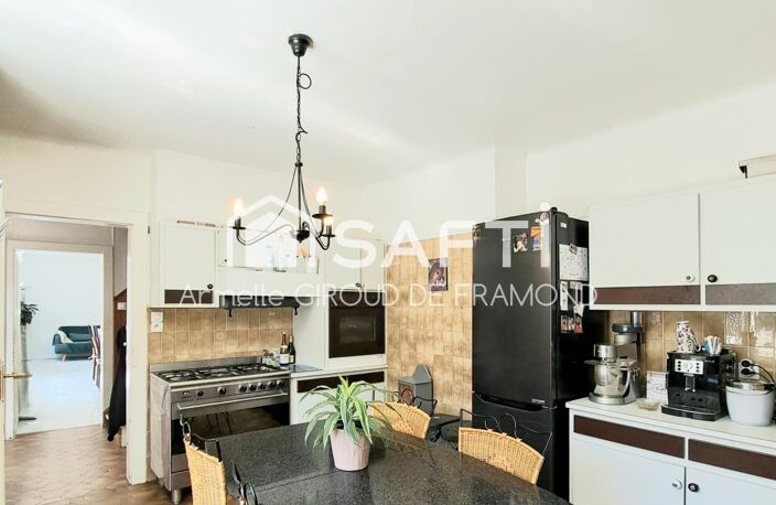 COUP DE CUR  BELLE MAISON DE CARACTÈRE AVEC PISCINE, JARDIN ET 4 GARAGES - SANS VIS-À-VIS ET ENVIRONNEMENT CALME EN PLEINE VILLE AVEC TOUTES LES COMMODITÉS. — photo 5