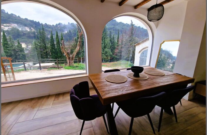 Grande maison et trois appartements sur un terrain de 24000m² — photo 2