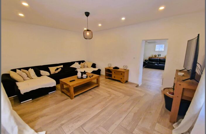 Grande maison et trois appartements sur un terrain de 24000m² — photo 5