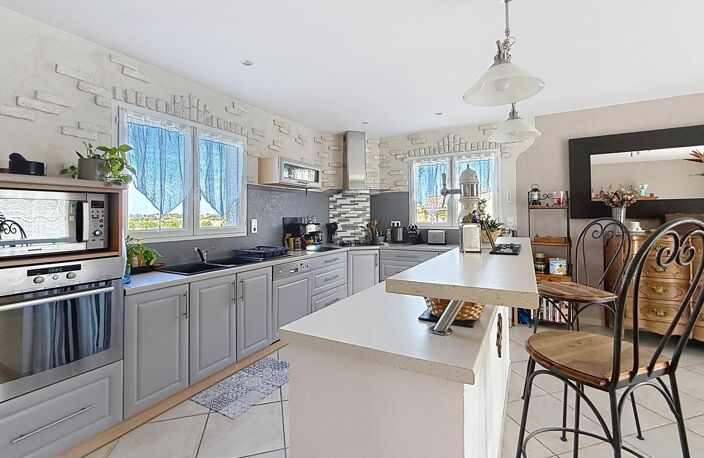 Jolie villa type T6 - garage - calme - vue imprenable sur le village. — photo 2