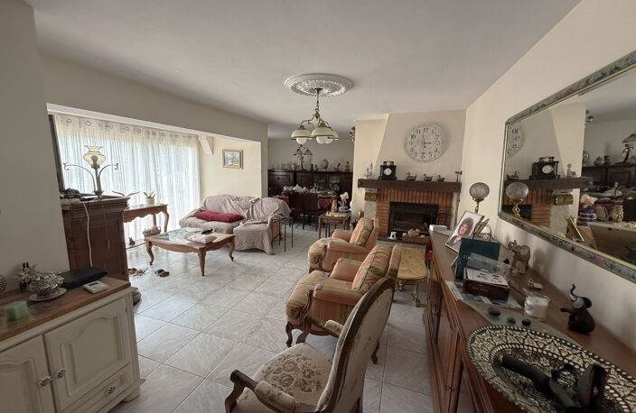 Villa — photo 2
