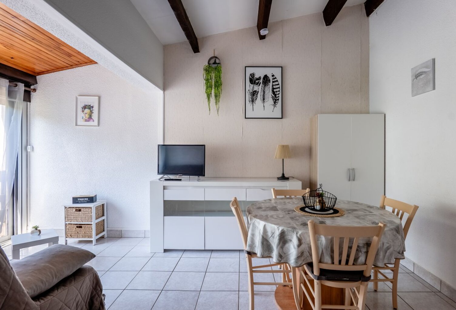 Studio Studio cabine, piscine et parking — photo 1