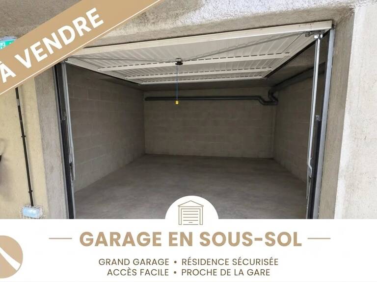 750 M DE LA GARE SNCF - GRAND GARAGE - 24 M² — photo 1
