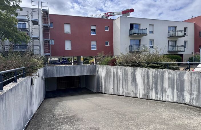 750 M DE LA GARE SNCF - GRAND GARAGE - 24 M² — photo 3