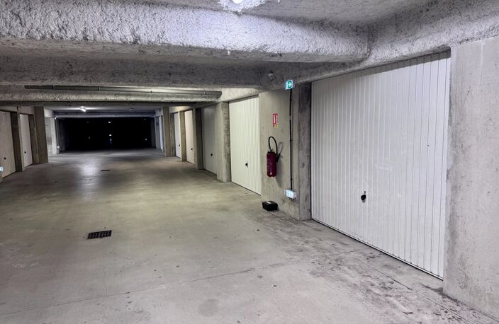 750 M DE LA GARE SNCF - GRAND GARAGE - 24 M² — photo 4