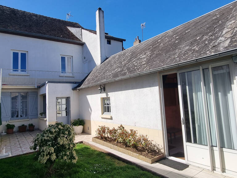 Immeuble à Châteaudun (28) — photo 1