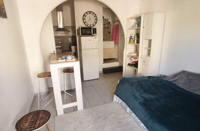 Studio meublé rénové 19 m2 avec balcon   1er et dernier étag — photo du bien