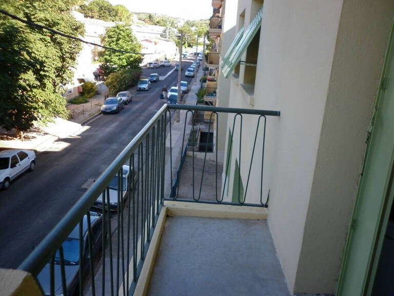 location appartement T5 avec  grand balcon et cave à la rési — photo 1