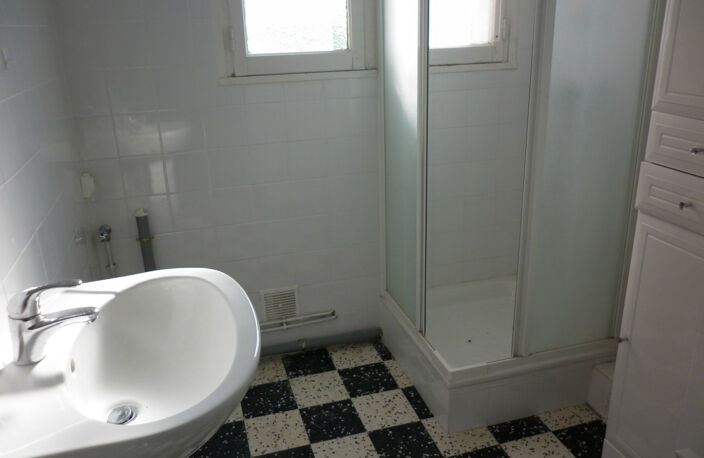 location appartement T5 avec  grand balcon et cave à la rési — photo 5